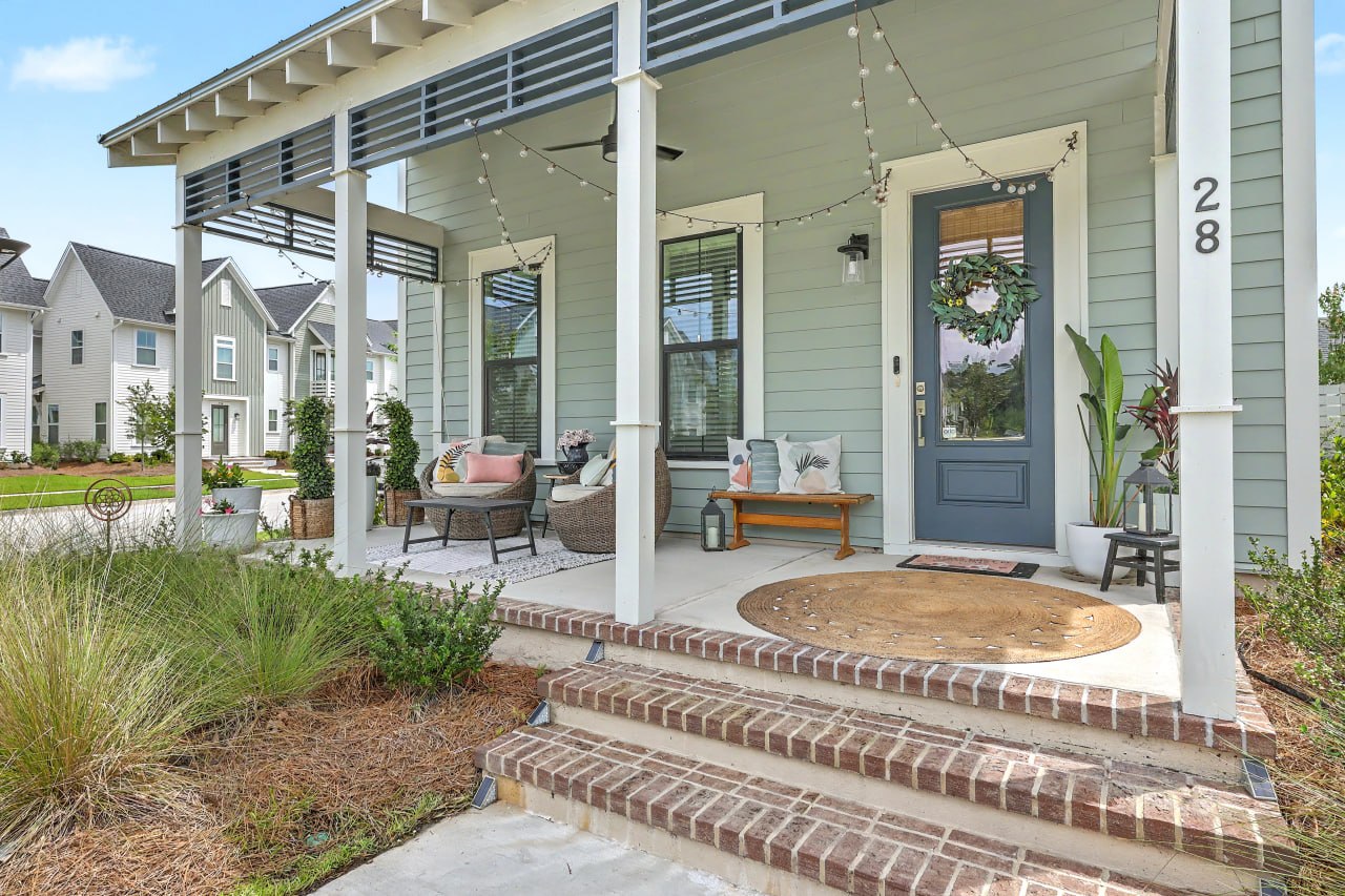 Front porch and entry at 28 Clearblue Loop