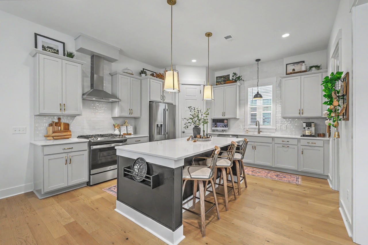 Kitchen with center island