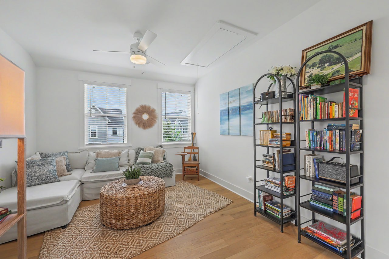 Living and reading area