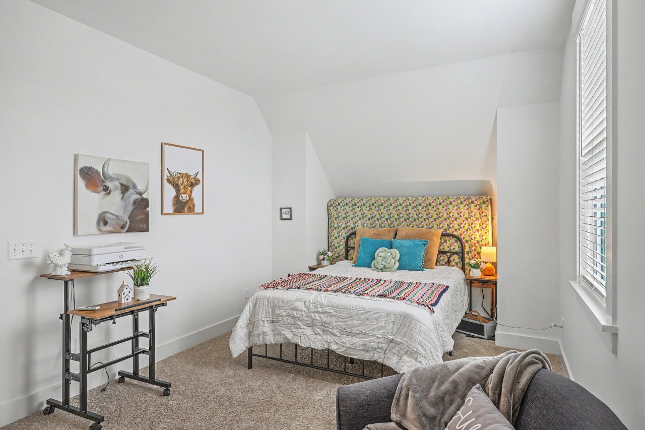 Guest bedroom