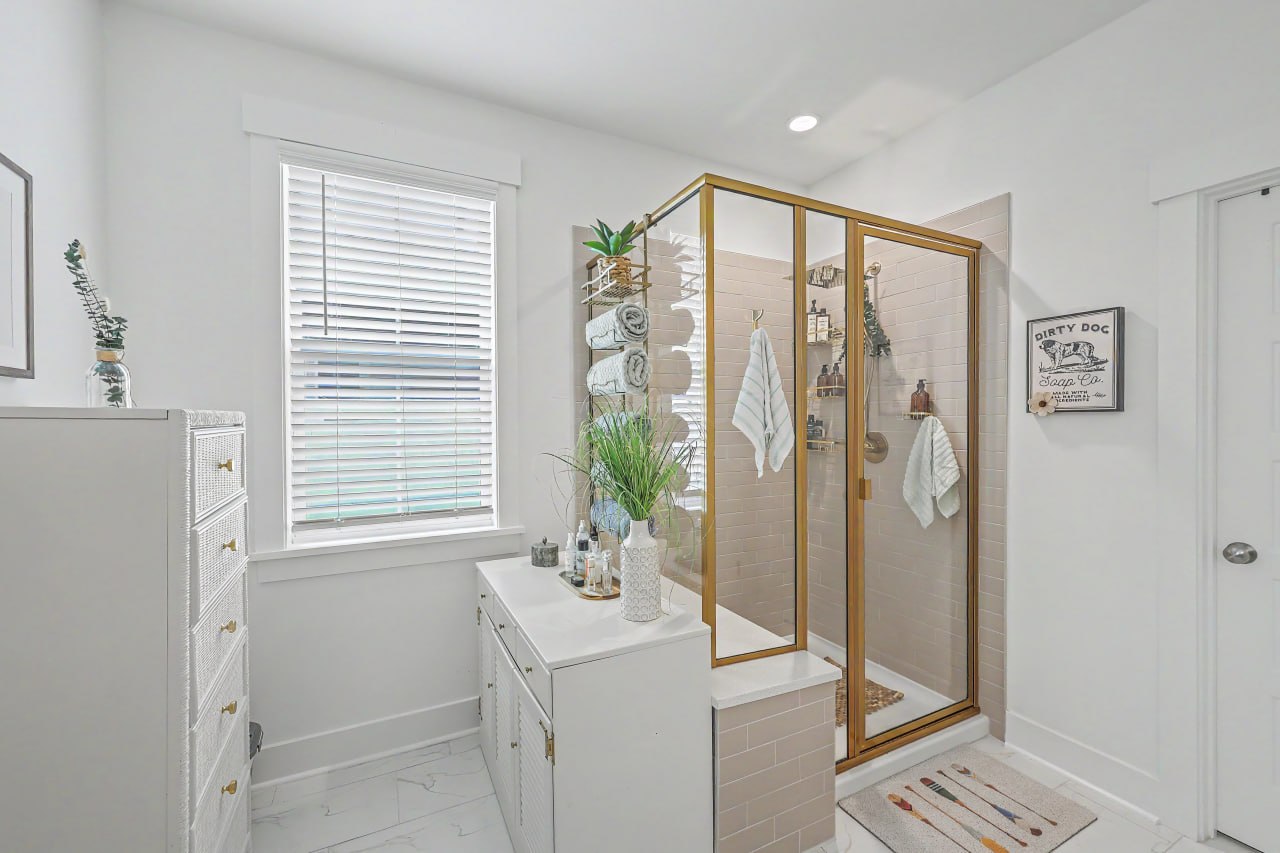 Full bathroom